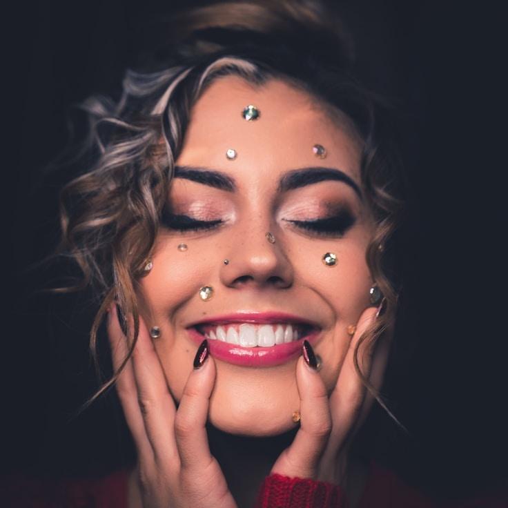 Portrait of Luna Sharma meditation instructor